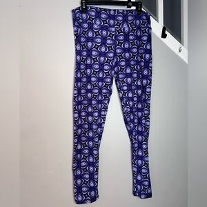 153: PreLoved LuLaRoe women’s Purple and White Patterned Leggings